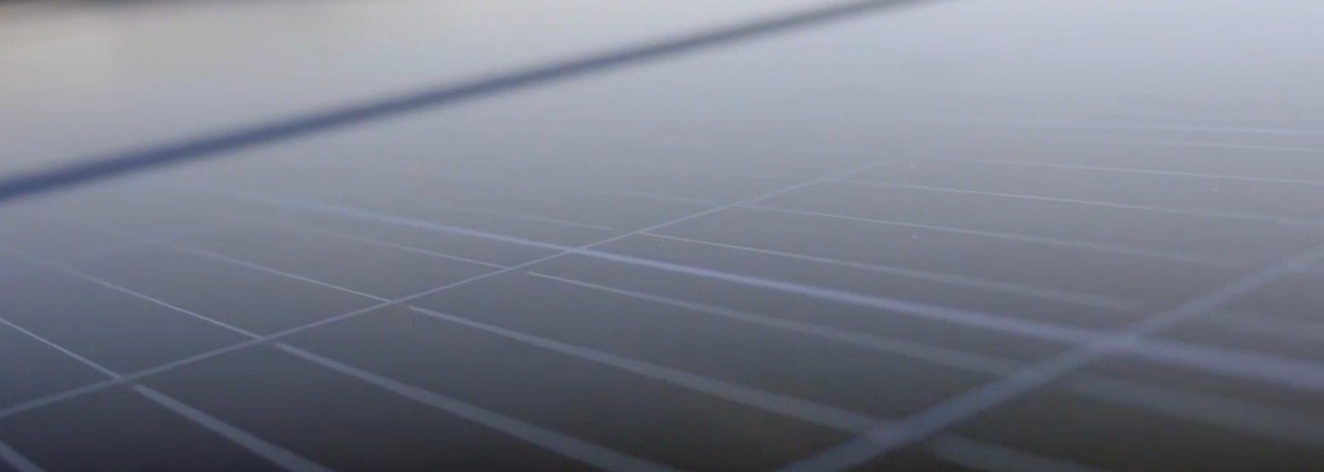 Närbild på solcells paneler
